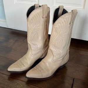 Vintage Cowboy Boots (7.5 could fit an 8)